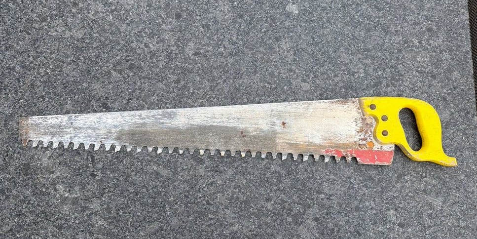 Oude cellenbetonzaag met geel handvat (95cm), Ophalen, Gebruikt, Handzaag