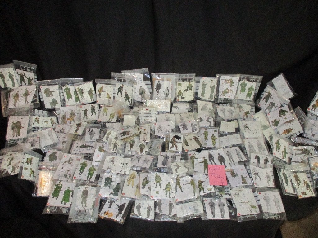 D-182,GROTE PARTIJ DRAGON ENZ,1-35,GERMAN INFANTRY WW2 ENZ14, Ophalen of Verzenden, Nieuw, 1:35 tot 1:50