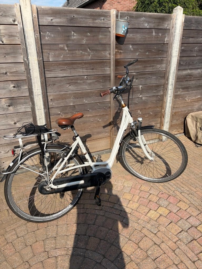 Foto 6 van Elektrische damesfiets Batavus Milano framemaat 48 cm