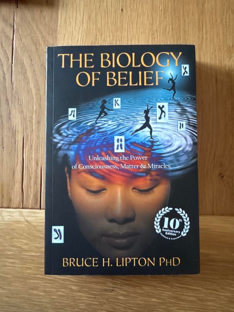 The Biology of Belief - Bruce H. Lipton (10th Anniversary), Ophalen of Verzenden, Zo goed als nieuw, Spiritualiteit algemeen, Achtergrond en Informatie