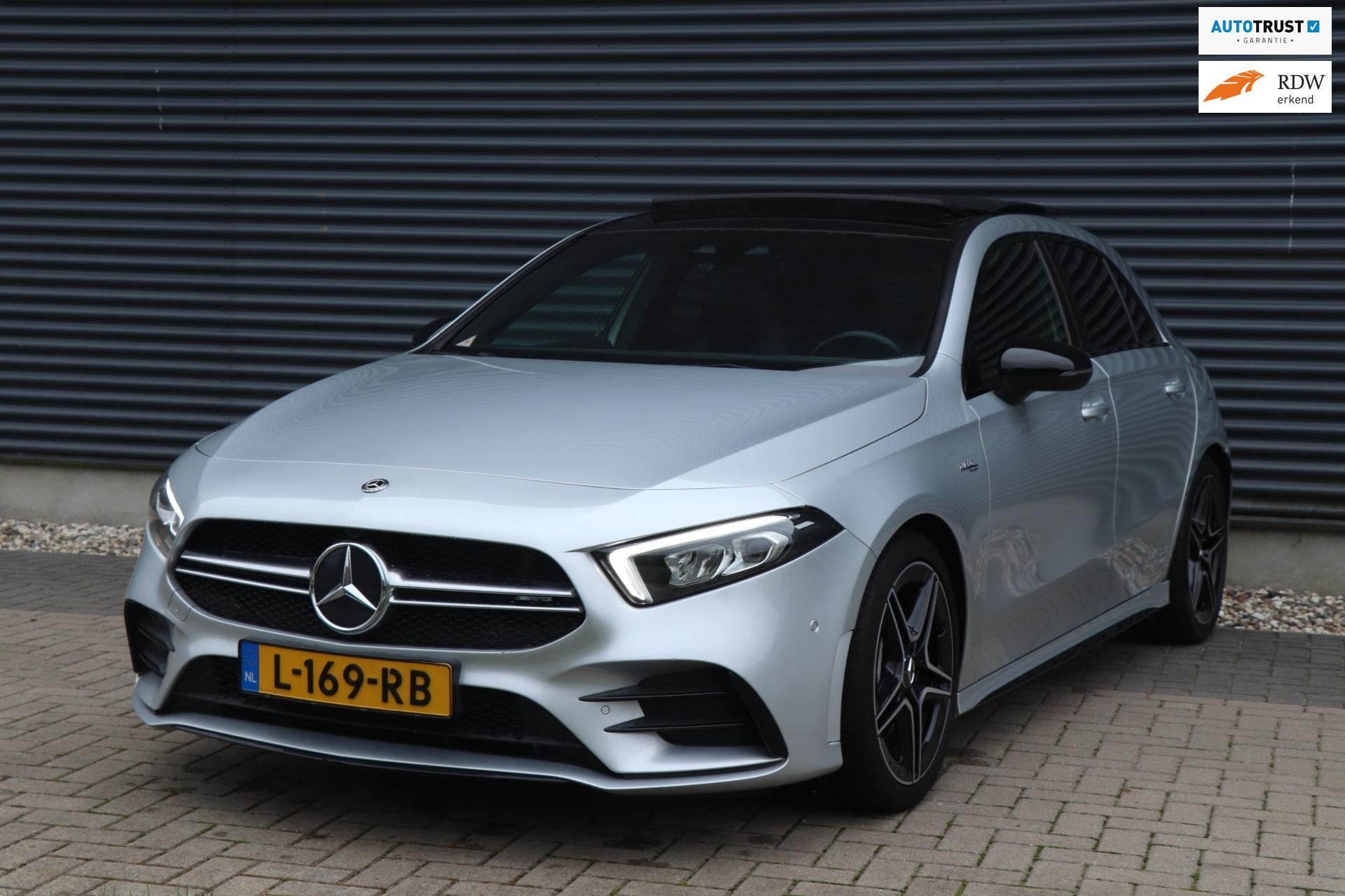 Mercedes-Benz A-klasse AMG A35 4MATIC | PANO | CAMERA | VOL!, Auto's, Automaat, Gebruikt, Euro 6, 4 cilinders