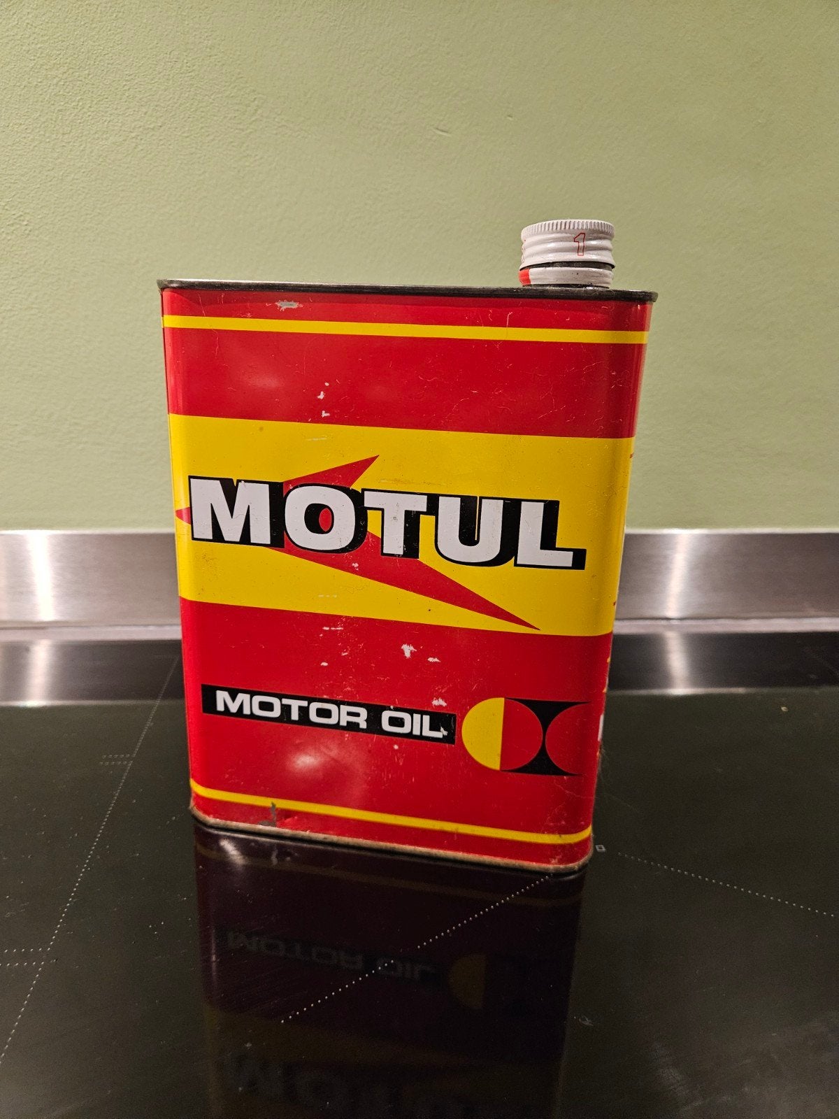 Motul olieblik Decoratief garageblik motor oil, Verzamelen, Ophalen of Verzenden, Gebruikt, Overige