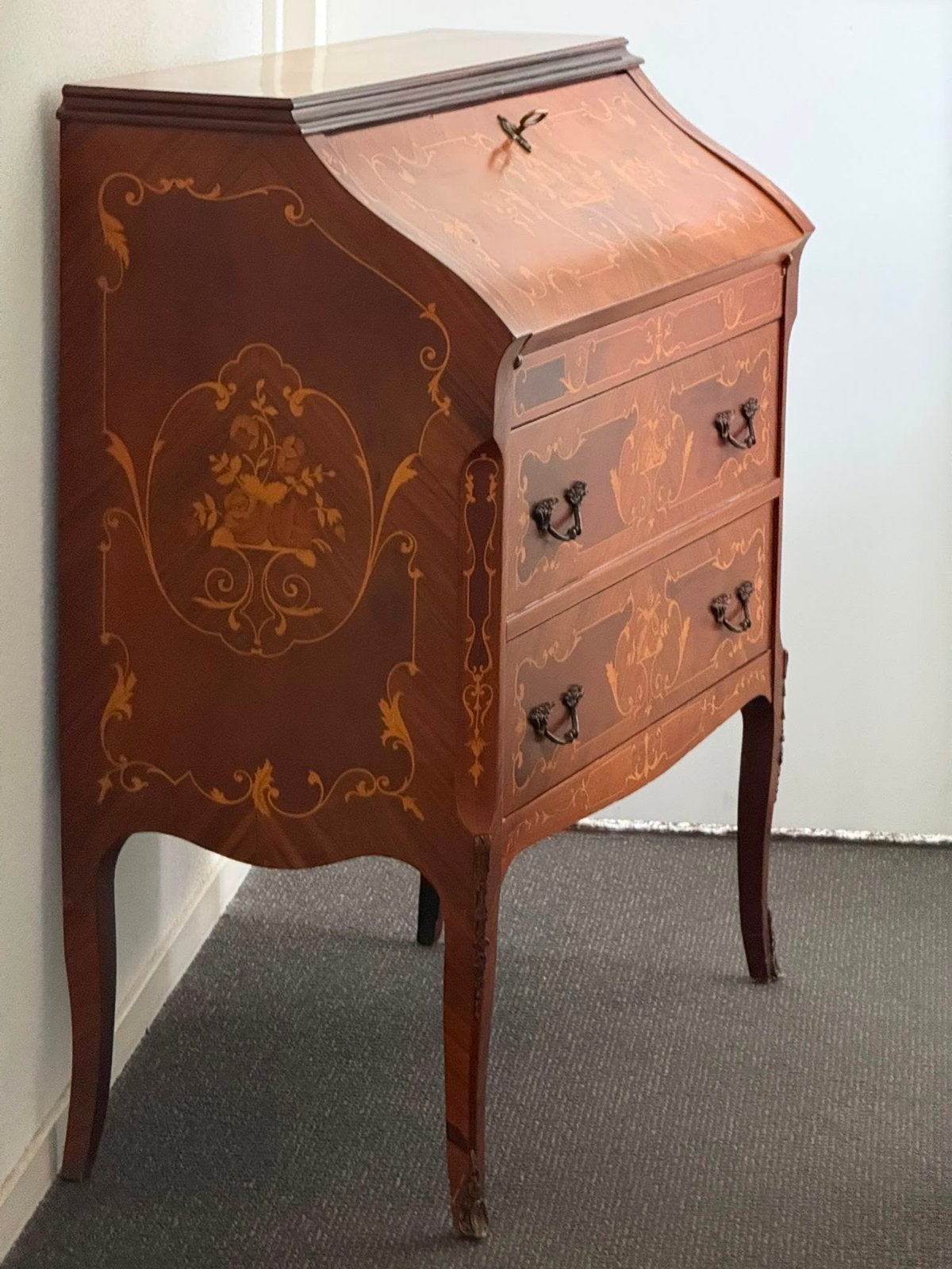 Antieke secretaire met marqueterie en bronzen beslag, Ophalen