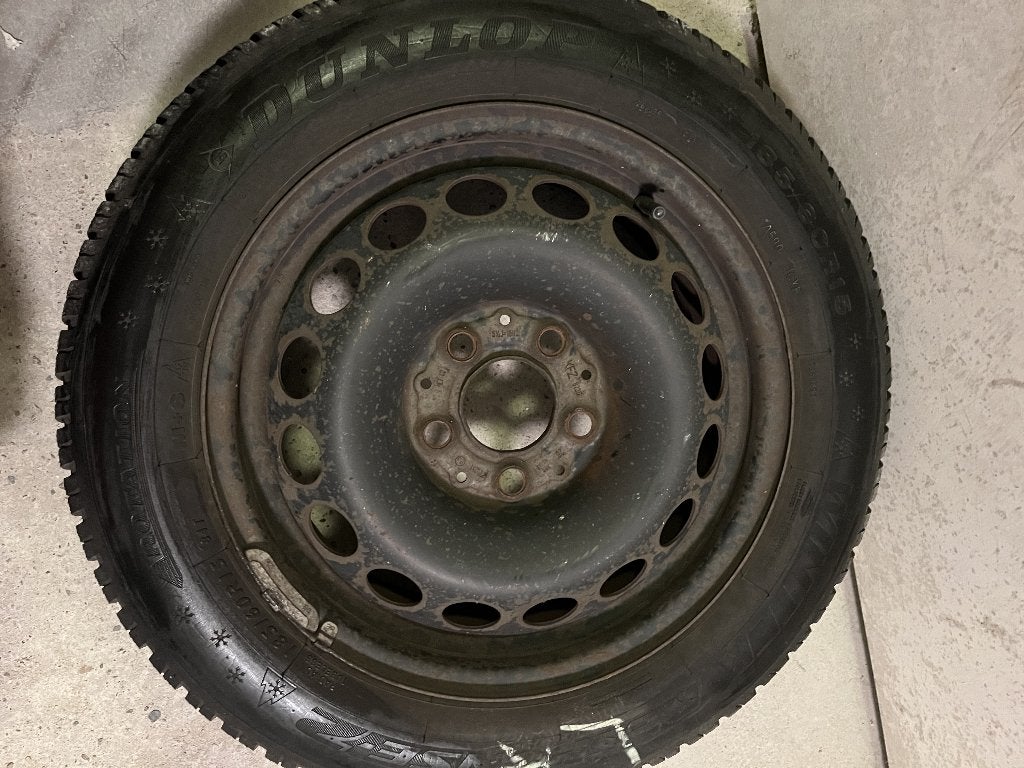 4x stalen velgen + Vredestein/Dunlop winterbanden 185/60 R15, Auto-onderdelen, Ophalen, Gebruikt, 15 inch, Banden en Velgen