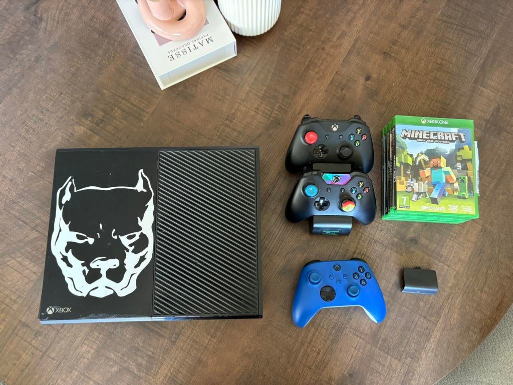 Xbox One X + 3 controllers met docking + 5 games, Spelcomputers en Games, Ophalen, Met 3 controllers of meer, Xbox One X, 500 GB