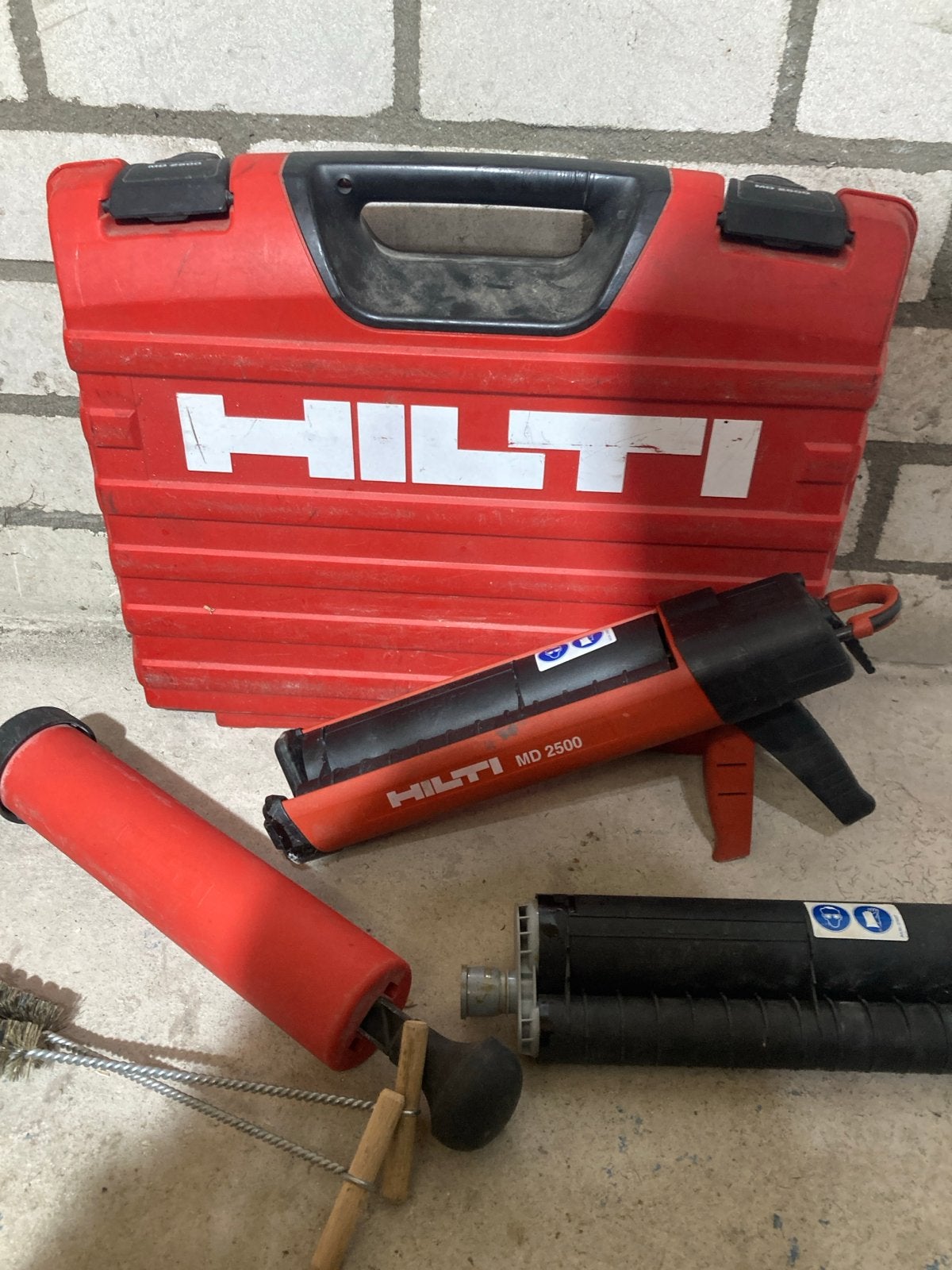 Hilti MD 2500 kitpistool met koffer en toebehoren, Ophalen of Verzenden, Gebruikt