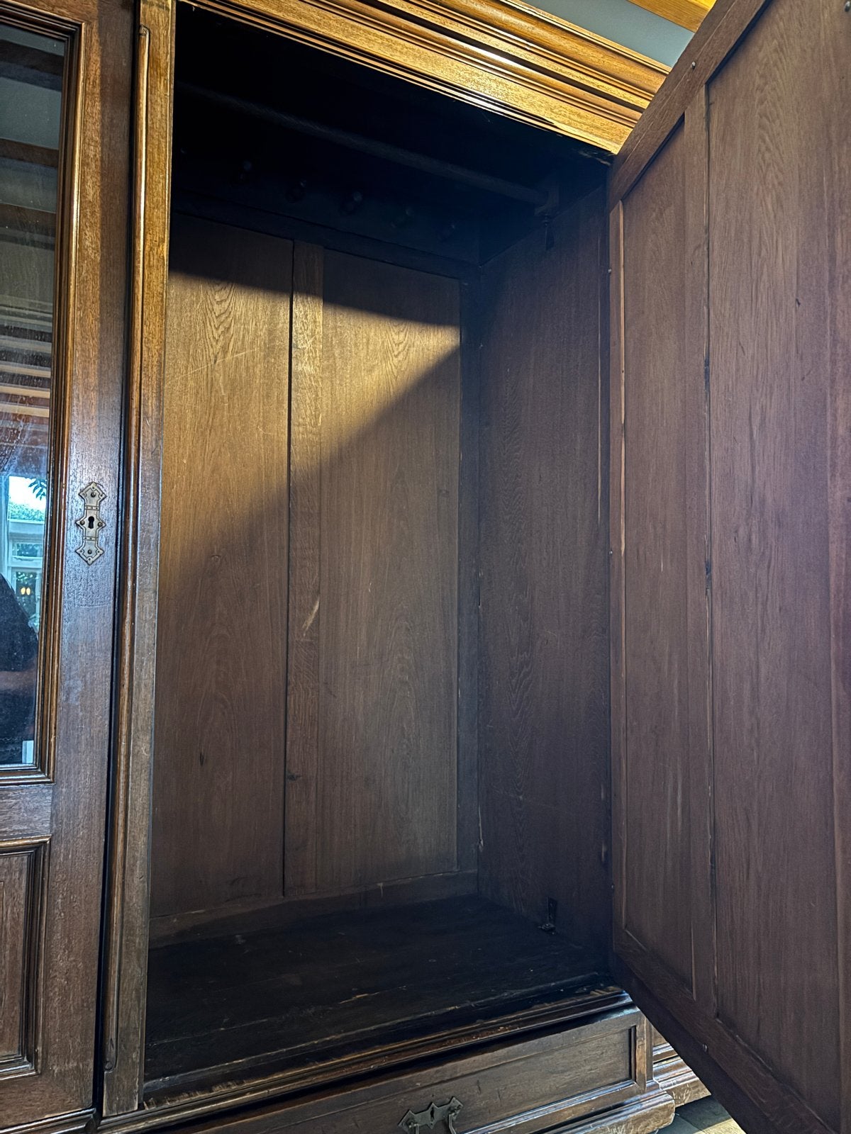 Foto 5 van Houten kledingkast met spiegel- opknapper