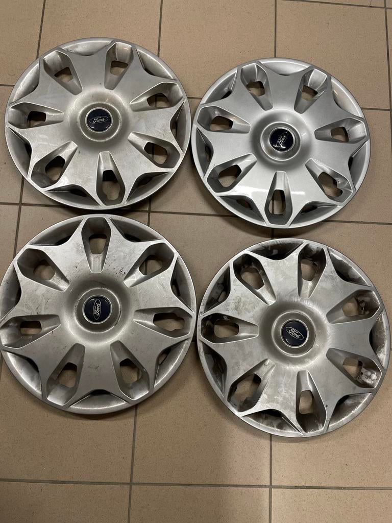 Ford wieldoppen 16 inch - Set van 4 in zeer goede staat, Ophalen, Zo goed als nieuw
