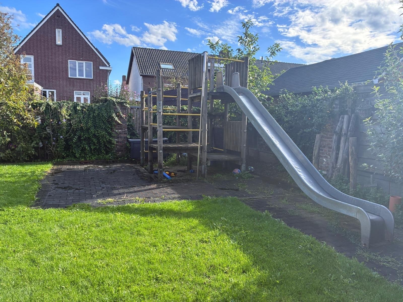Houten speeltoestel met glijbaan en klimrek, Ophalen of Verzenden, Gebruikt, Glijbaan