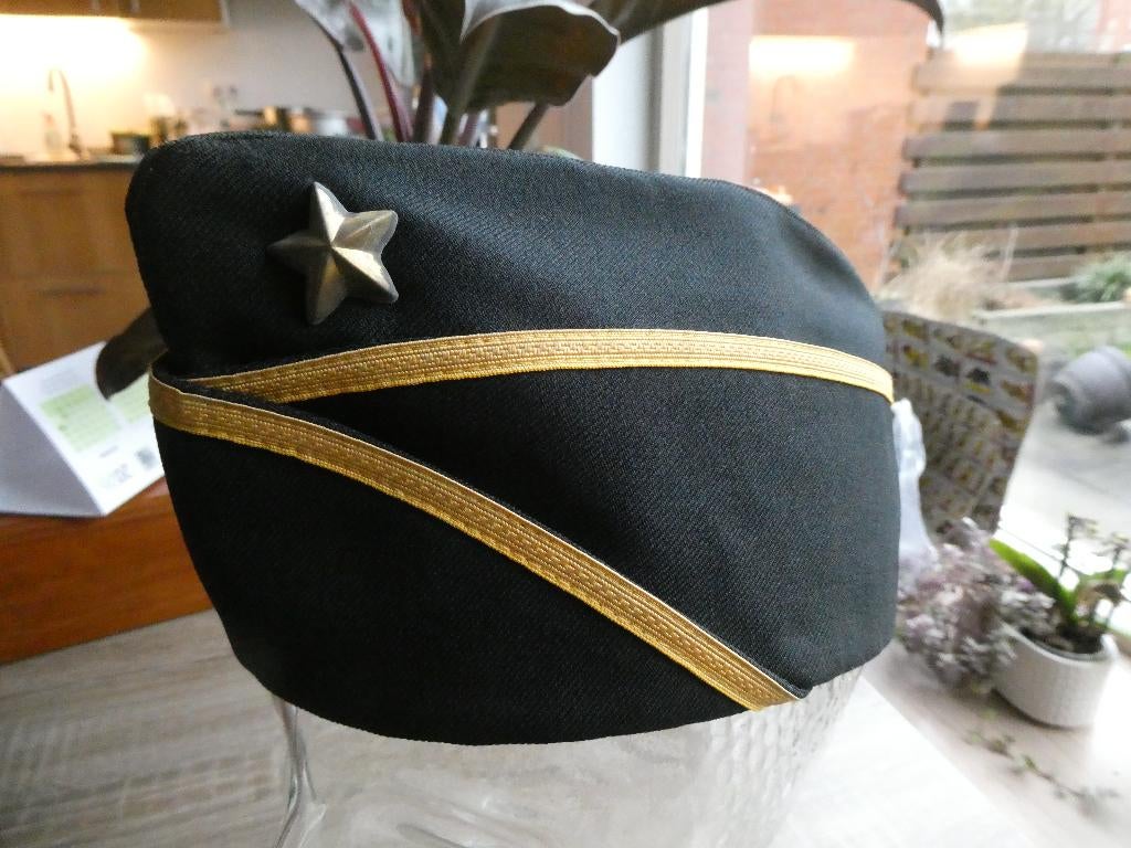 Indonesische veldmuts Luitenant Infanterie, Verzamelen, Militaria | Algemeen, Ophalen of Verzenden, Landmacht, Azië, Helm of Baret