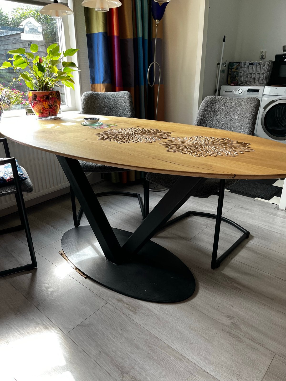 Ovale eettafel massief eiken blad met stalen V-poot, Gebruikt, Eikenhout, 150 tot 200 cm, Ovaal