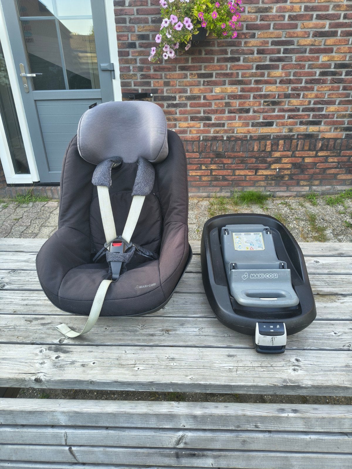Maxi-Cosi Pearl autostoeltje met FamilyFix base (Isofix), Kinderen en Baby's, Autostoeltjes, Ophalen, Verstelbare rugleuning, Gebruikt