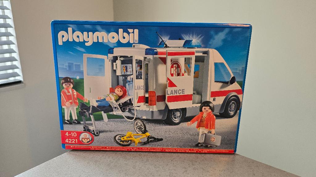 Playmobil 4221 Ambulance met zwaailicht  nieuw in doos, Ophalen of Verzenden, Nieuw, Complete set