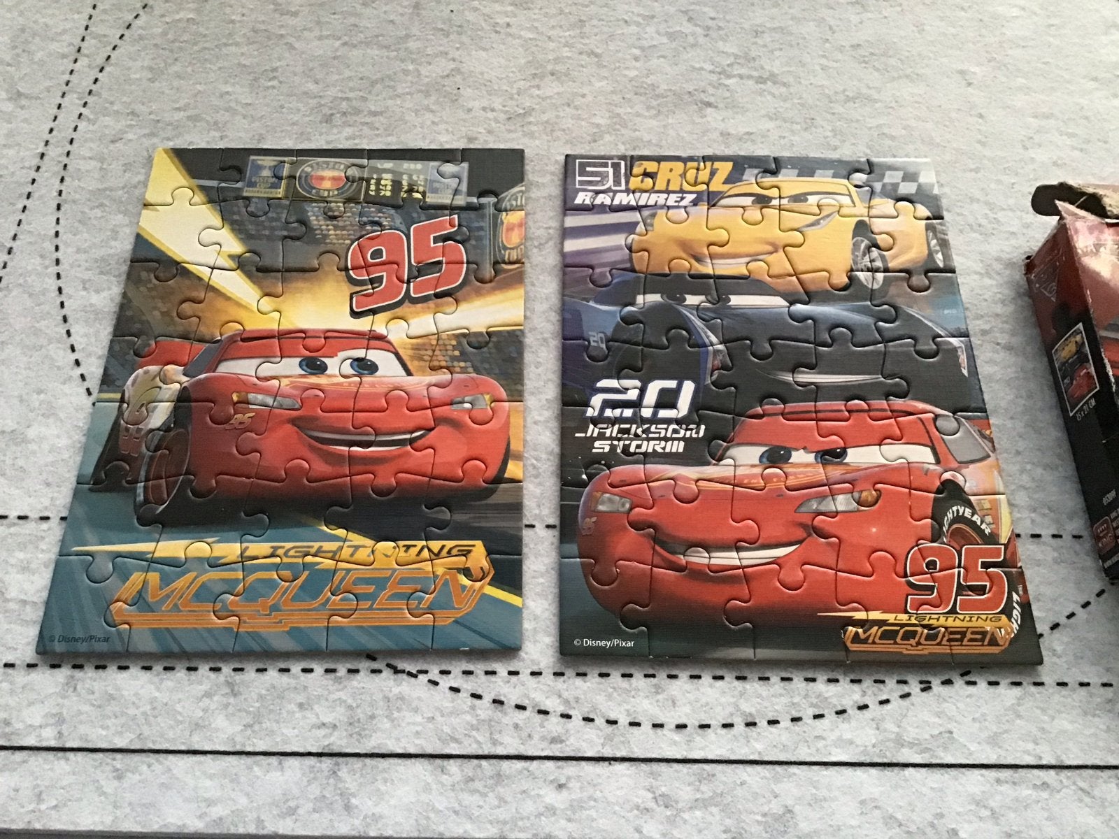 Disney Cars Puzzel - Bliksem McQueen & Vrienden (35 st.) 2 x, Kinderen en Baby's, Ophalen of Verzenden, 10 tot 50 stukjes, Gebruikt