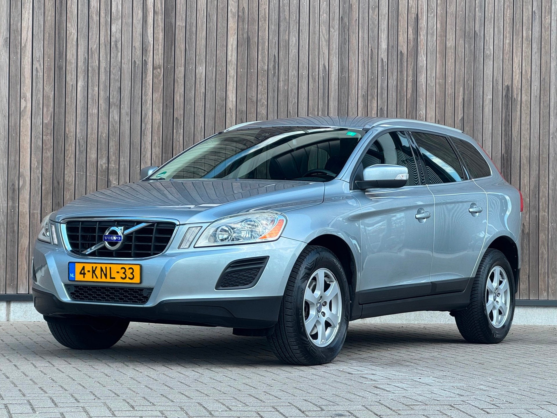 Volvo XC60 2.0 T5 |LEES TEKST|, Zwart, 4 cilinders, Leder, Bedrijf