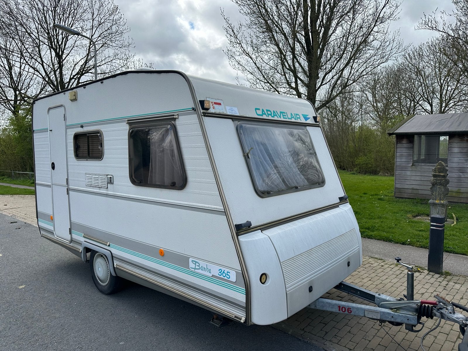 Caravelair Bamba 365 Caravan - Lichtgewicht en Compleet, Standaardzit, Omvormbare zithoek, Bedrijf, Tot en met 3