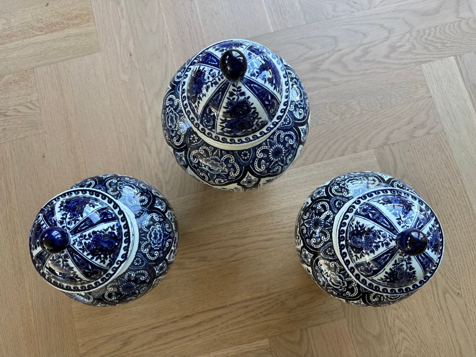 Set van 3 Boch Delfts Blauw vazen met deksel, Ophalen