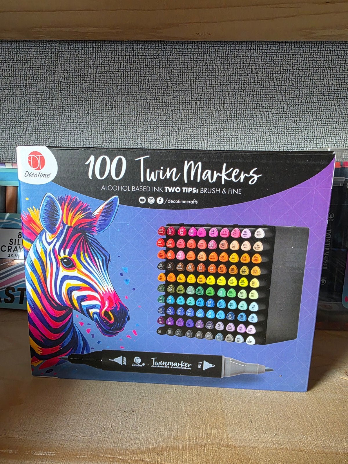 100 Twinmarkers DecoTime Alcohol Based - Nieuw in doos, Hobby en Vrije tijd, Ophalen, Nieuw, Overige merken, Knutselmateriaal