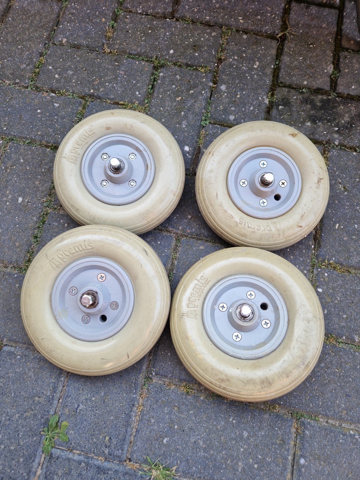 4 gelagerde wielen van rollator, Ophalen