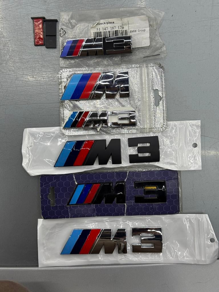 Nieuwe BMW M3 & M5 Emblemen (Grill~Achterklep~Logo) Compleet, Auto diversen, Autostickers, Ophalen of Verzenden