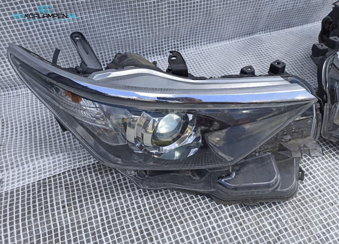 Toyota Auris 2 E18 Facelift koplamp links rechts, Auto-onderdelen, Verlichting, Gebruikt, -, -, Ophalen of Verzenden