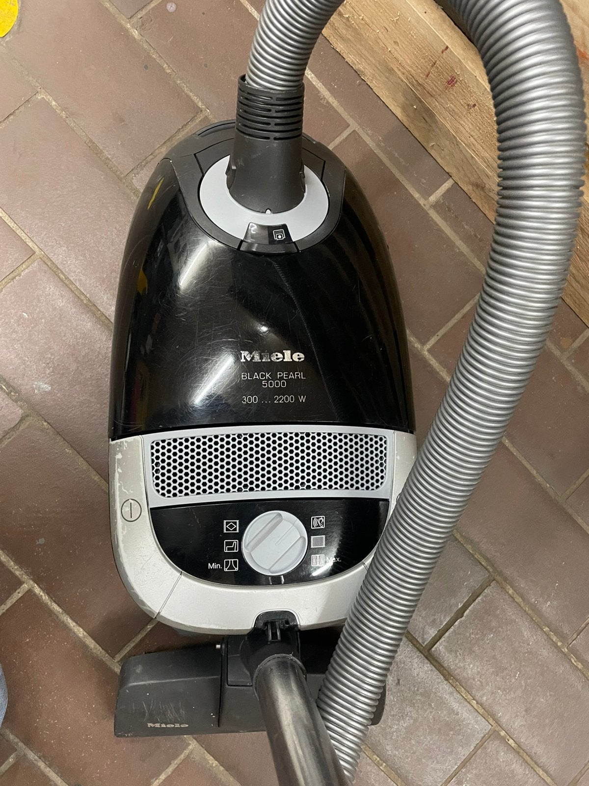 2200 watt Miele Stofzuiger, Gebruikt, Miele, 2000 watt of meer, Geschikt voor tapijt
