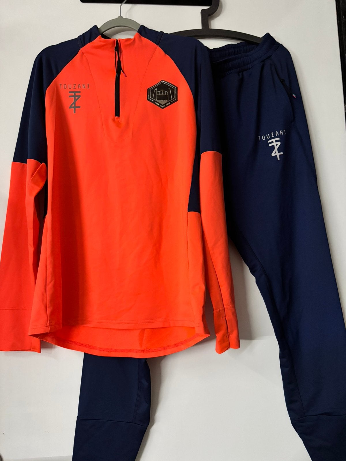 Touzani voetbalset, Kleding | Heren, Sportkleding, Zo goed als nieuw, Voetbal, Meerkleurig, Verzenden