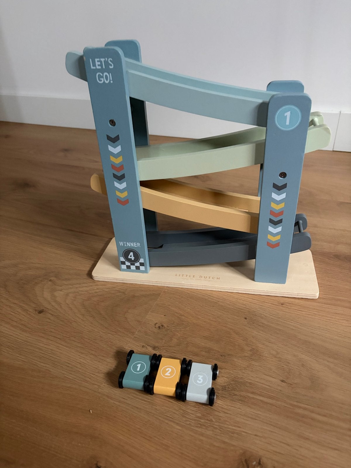 Little Dutch Houten Racebaan met 3 Auto's, Kinderen en Baby's, Speelgoed | Houten speelgoed, Ophalen of Verzenden, Zo goed als nieuw