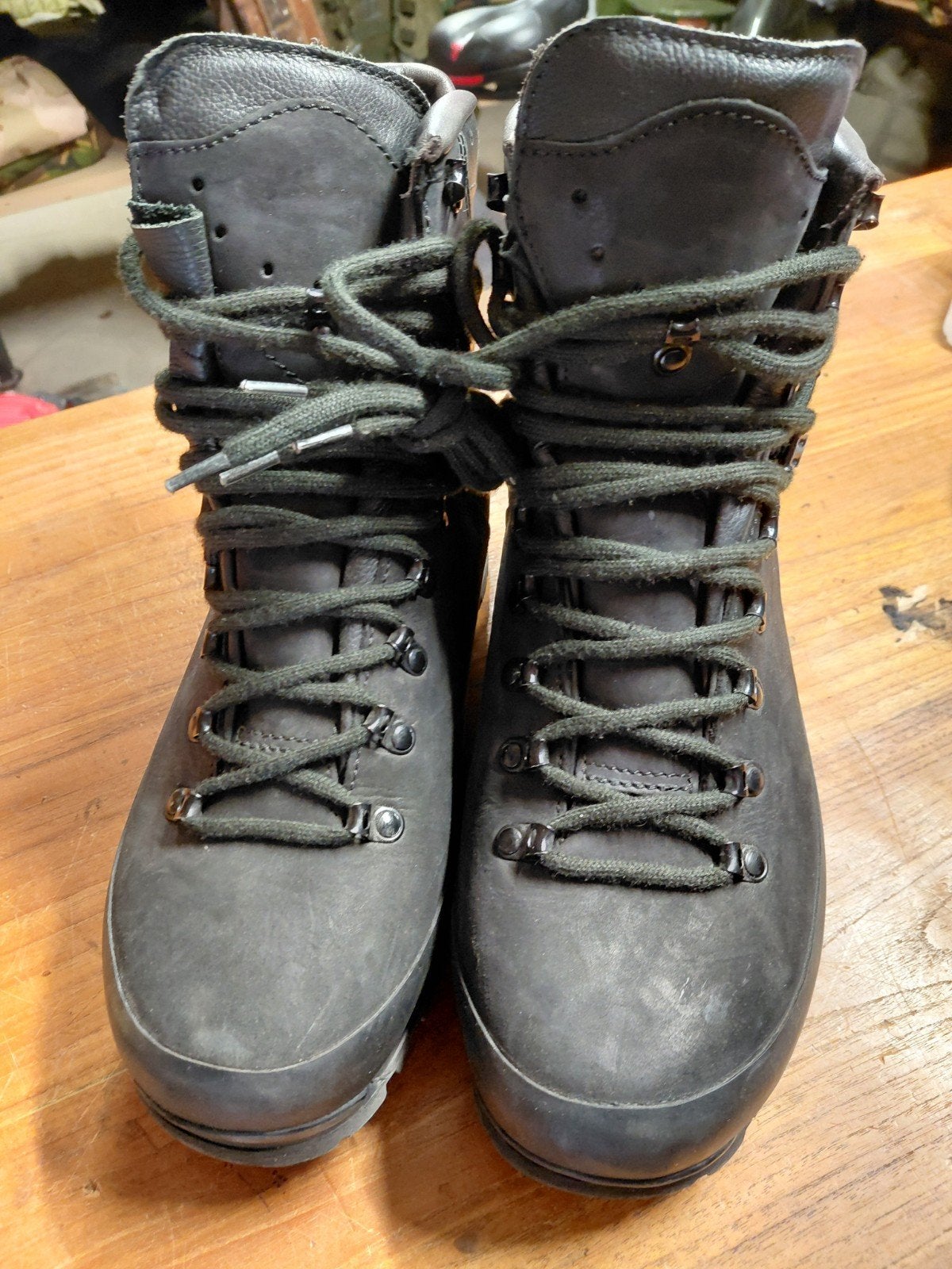 Meindl Island Pro wandelschoenen maat 42 - Nieuwstaat, Ophalen of Verzenden, Landmacht, Nederland, Kleding of Schoenen