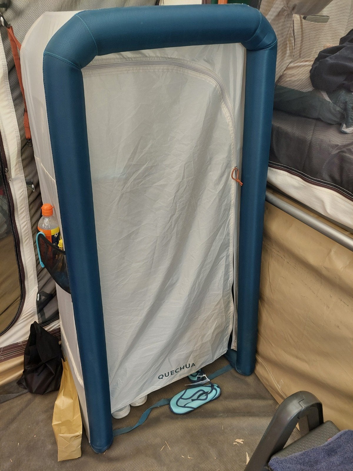 Opblaasbare kledingkast Decathlon - Ideaal voor camping, Ophalen of Verzenden, Zo goed als nieuw