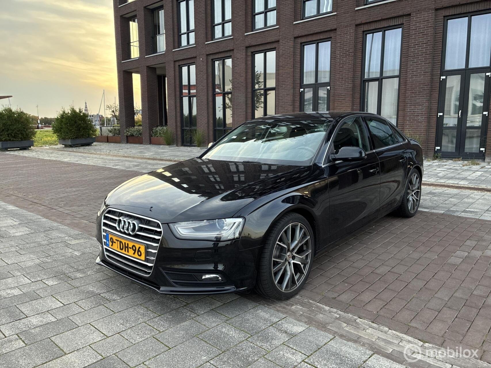 Audi A4 1.8 TFSI Edition S-Line km222.333 Nap BJ2013, Auto's, Voorwielaandrijving, Gebruikt, Euro 6, 4 cilinders