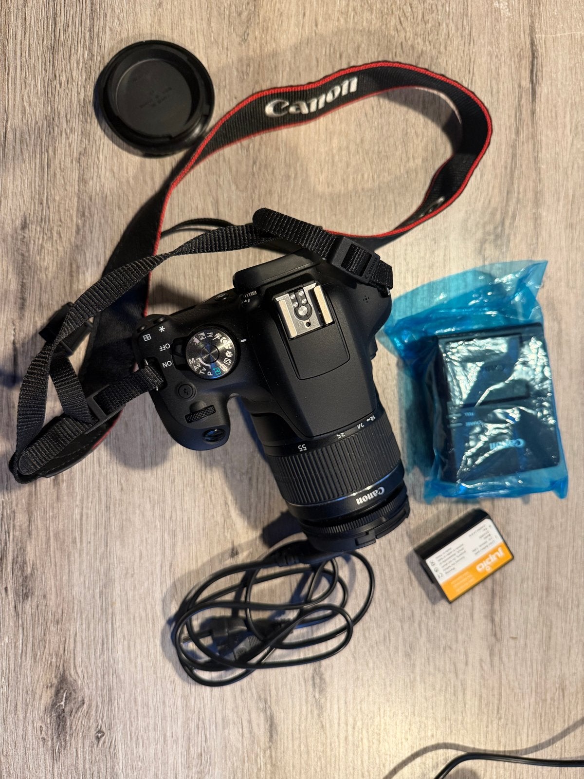 Canon EOS 2000D Spiegelreflexcamera met 2 lenzen, Ophalen, Spiegelreflex, Canon, Zo goed als nieuw