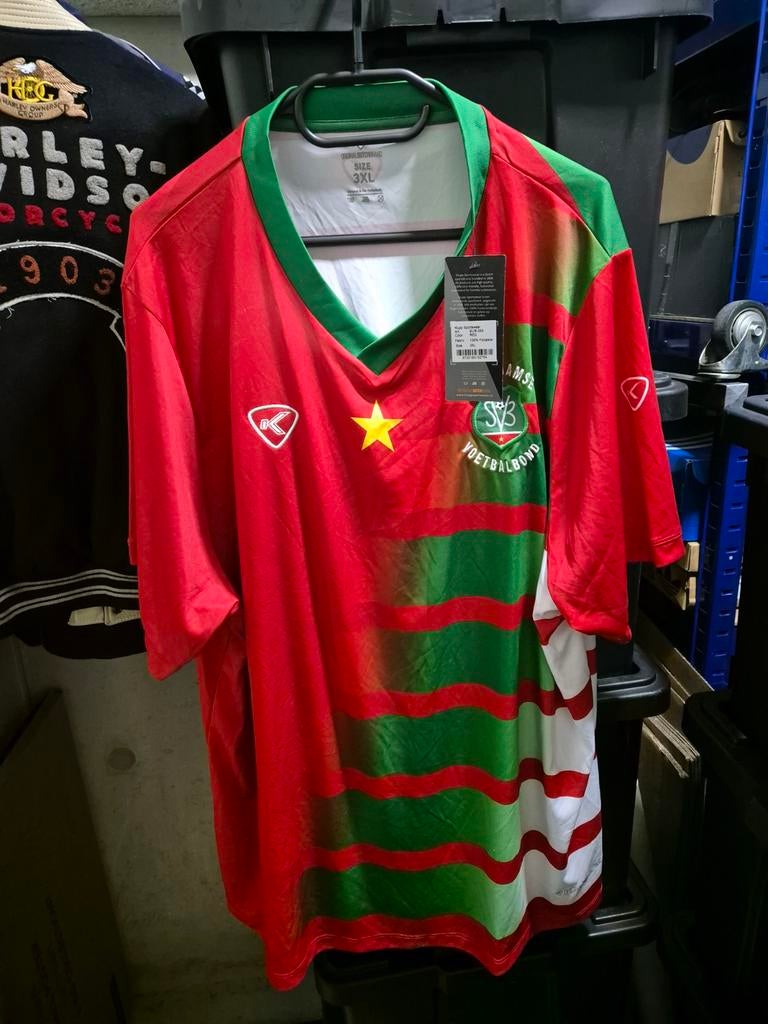 Nieuw Suriname Voetbaltenue Maat 3XL - Rood/Groen, Groter dan maat XL, Ophalen of Verzenden, Nieuw, Shirt