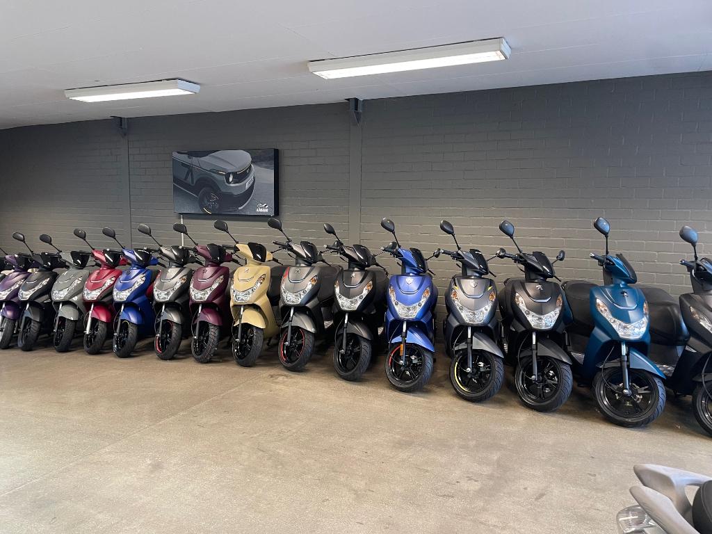 Ruim 50 Gebruikte scooters, met beurt en garantie!, Ophalen, Gebruikt, Benzine