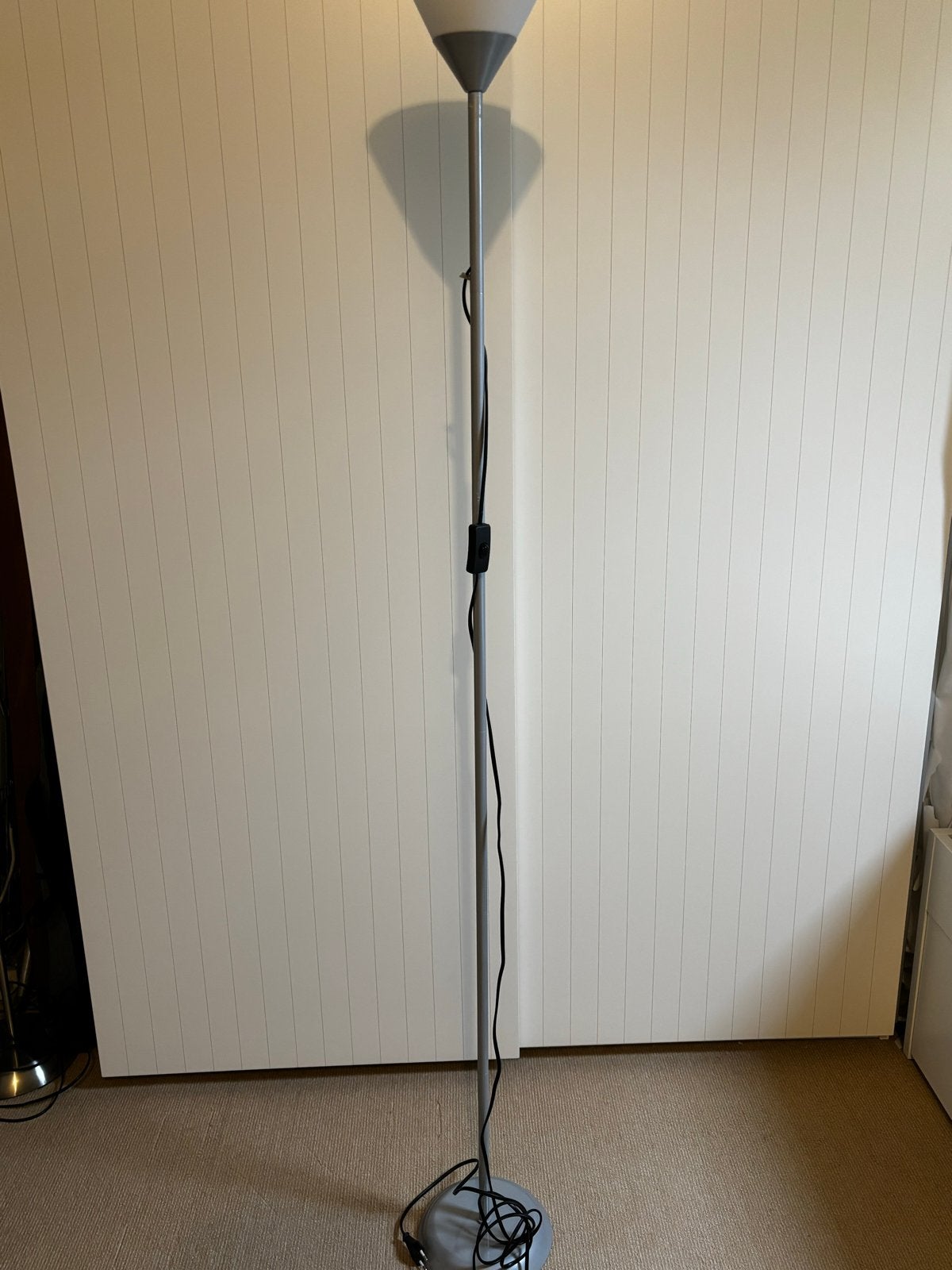 Gratis af te halen; Zilvergrijze staande lamp, Ophalen, Gebruikt, E27 (groot), Metaal