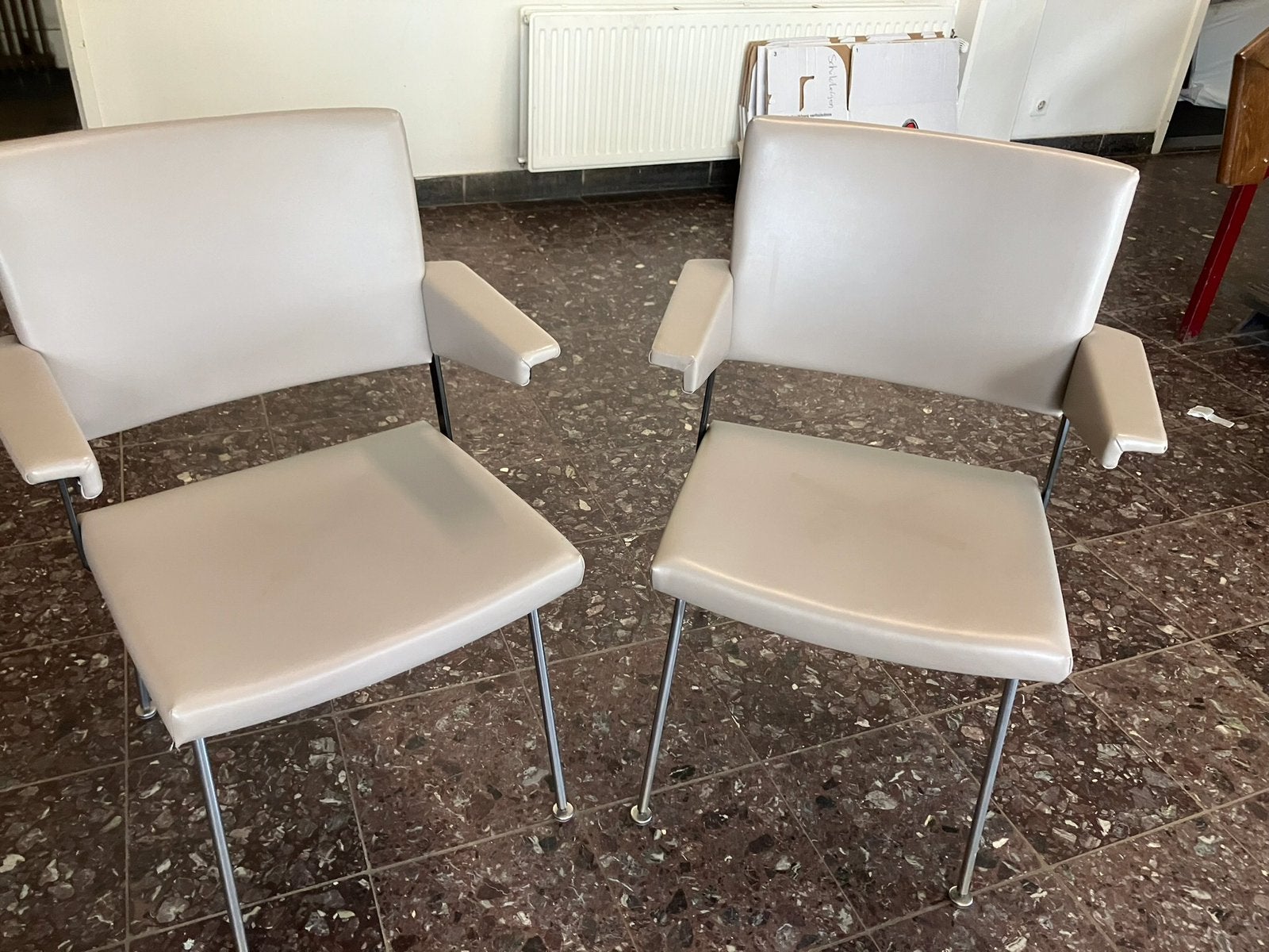 2 Gispen , cordemeyer stoelen. Opnieuw bekleed., Huis en Inrichting, Stoelen, Ophalen, Zo goed als nieuw, Twee