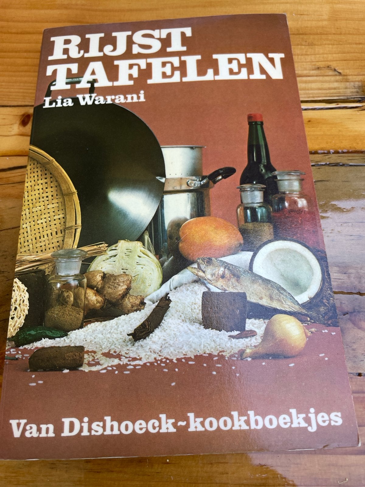 Rijsttafelen - Lia Warani (Van Dishoeck-kookboekjes), Boeken, Ophalen of Verzenden, Gelezen, Azië en Oosters, Hoofdgerechten