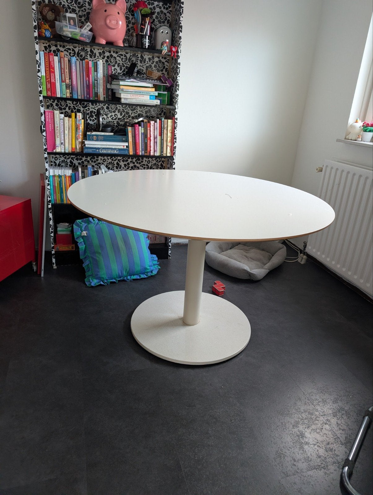 Ronde witte tafel met stalen voet, Ophalen, Gebruikt, Rond, Metaal