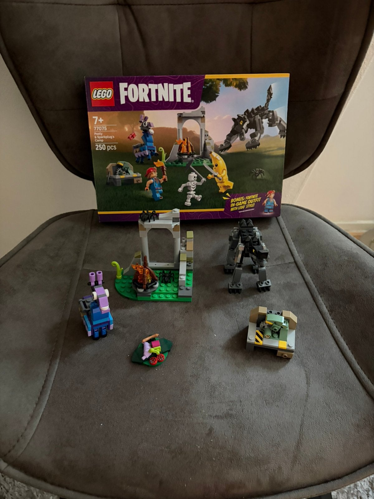 LEGO Fortnite Peely & Sparkplug’s Camp 77075, Ophalen, Zo goed als nieuw