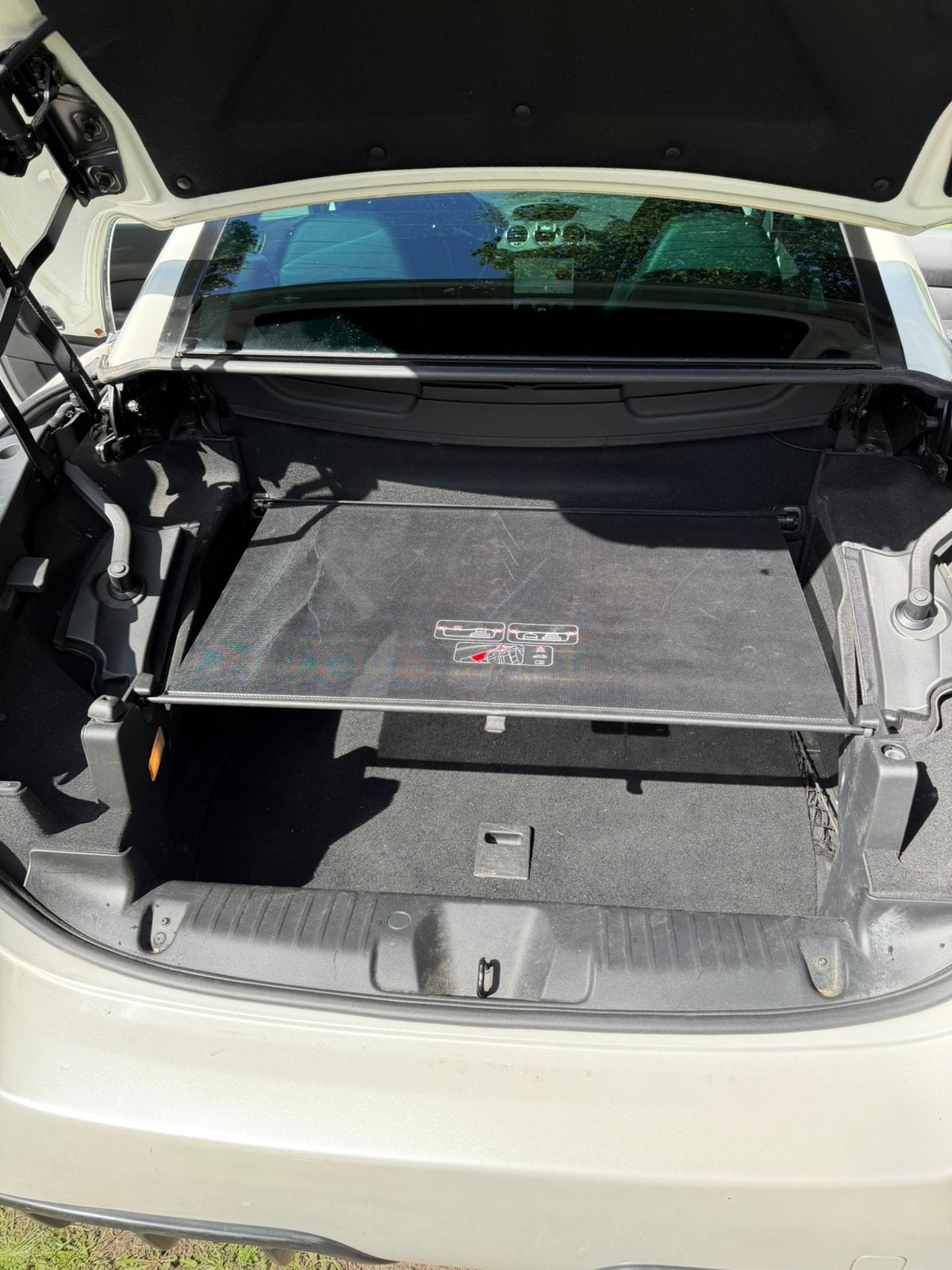 Foto 11 van Peugeot 308 1.6 VTI CC 2011 Wit facelift
