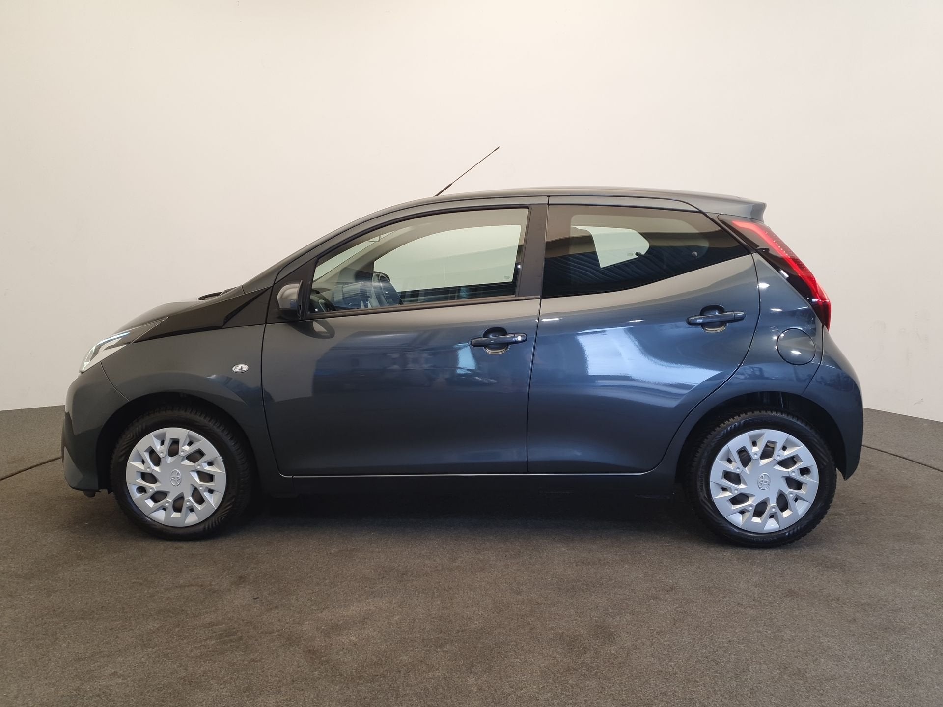 Toyota Aygo 1.0 VVT-i x-play Airco, Camera (bj 2019), 12 maanden, Stof, Gebruikt, 4 stoelen