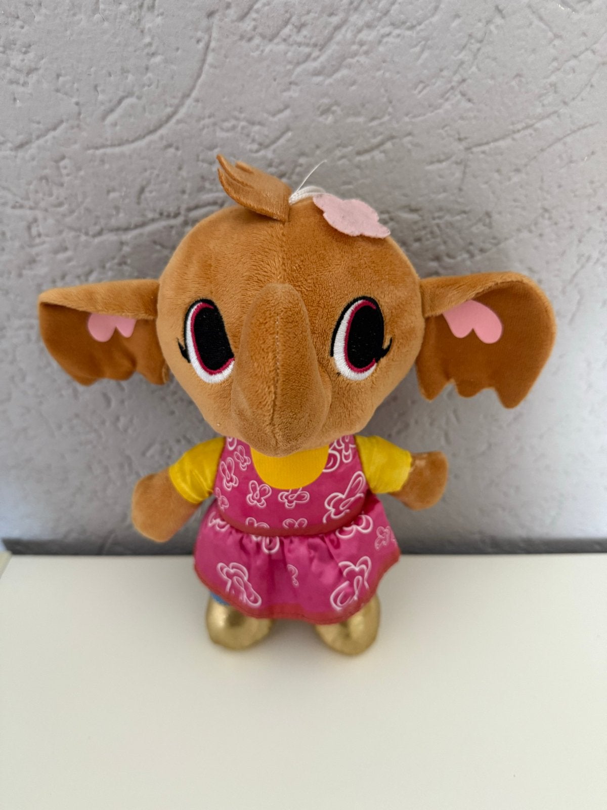 Schattige olifant knuffel, Ophalen of Verzenden, Zo goed als nieuw, Met kleding of accessoire, Olifant