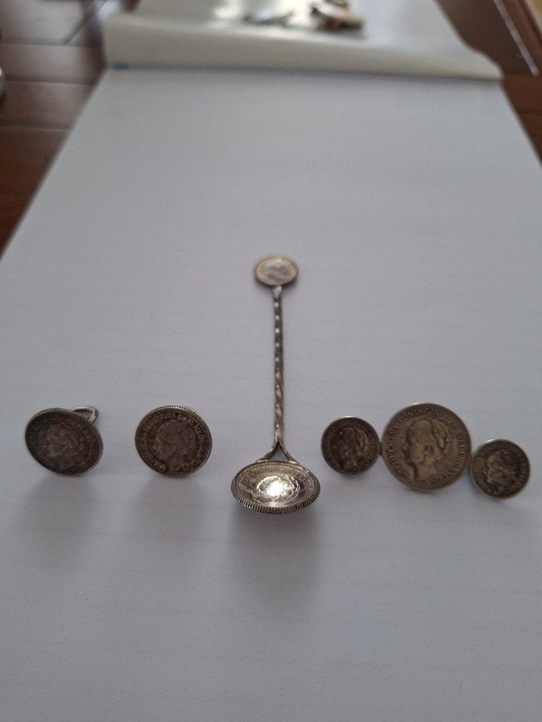 stil verzet munten in sieraden, Ophalen of Verzenden, Overige soorten, Nederland, Overige typen