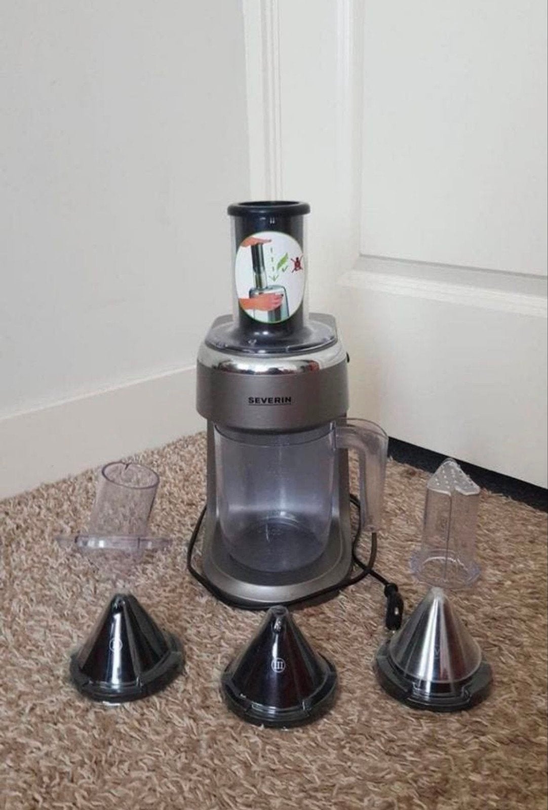 Severin keukenmachine met 3 rasp/snij-inzetstukken, Witgoed en Apparatuur, 1 tot 2 liter, Ophalen, Gebruikt, 1 snelheid