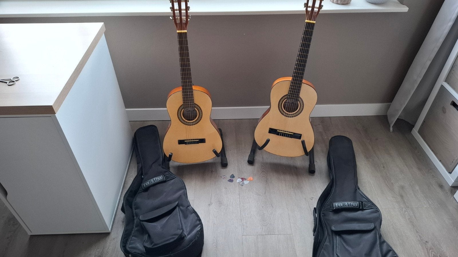2 Santos y Mayor Kindergitaren met hoezen en standaards, Muziek en Instrumenten, Ophalen, Zo goed als nieuw, Klassieke of Spaanse gitaar