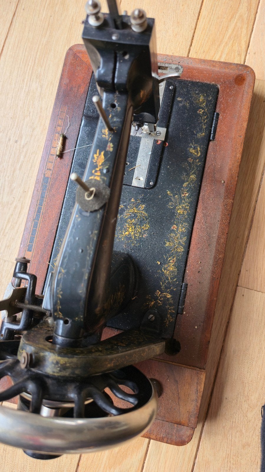 Robijn antieke naaimachine, Ophalen