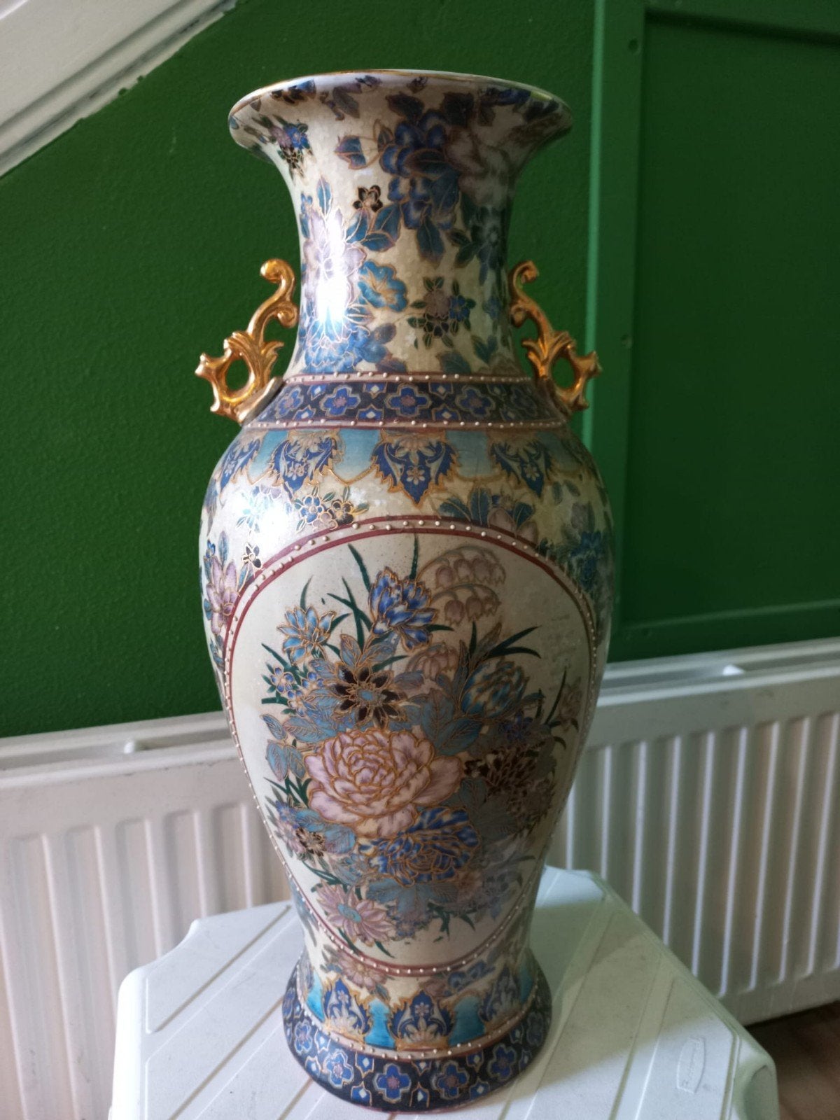 Chinese vaas, bloemmotief en gouden accenten. WD-18., Ophalen of Verzenden