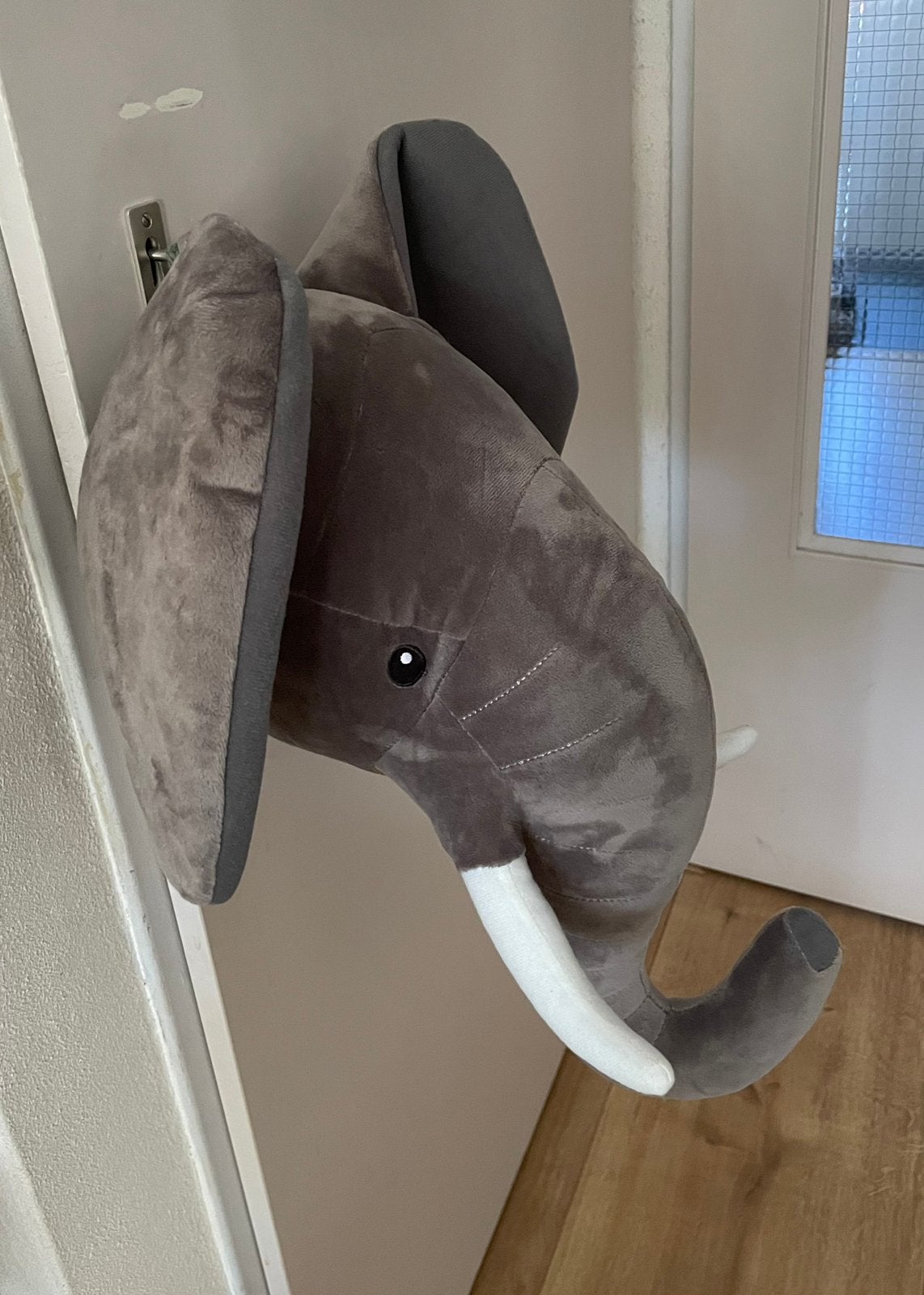 Olifant dierenhoofd pluche wandhanger dierenkop, Ophalen of Verzenden, Zo goed als nieuw, Wanddecoratie
