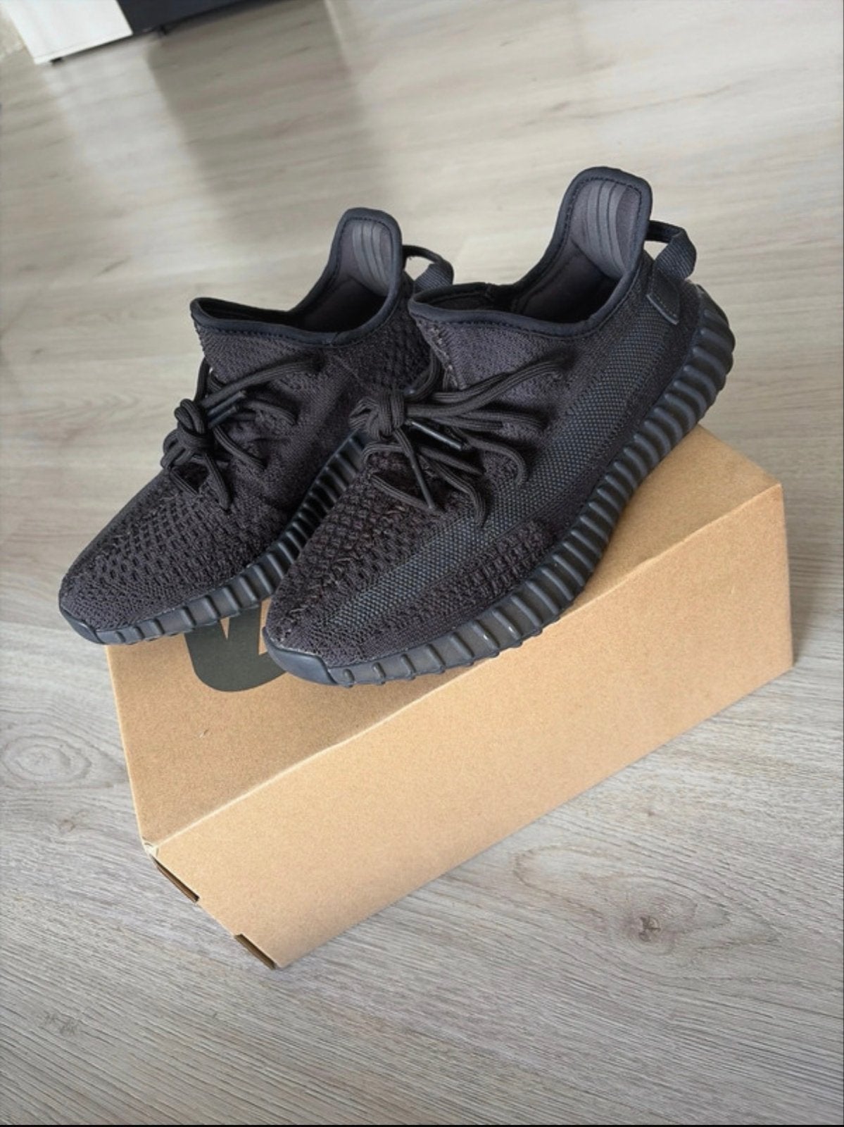 Adidas Yeezy Boost 350 V2 Onyx - Maat 40 2/3, Verzenden, Zo goed als nieuw, Zwart, Sneakers of Gympen