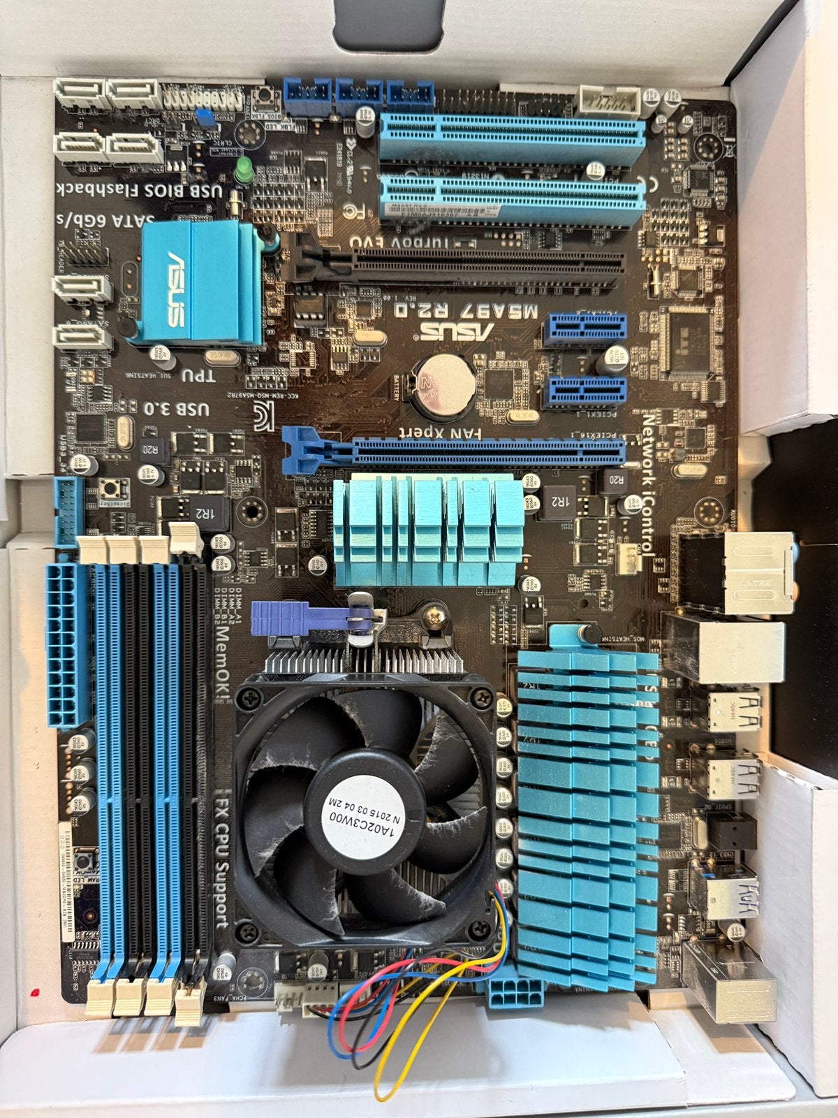 ASUS M5A97 R2.0 Moederbord (AM3+, DDR3, ATX), Computers en Software, Moederborden, Gebruikt, AMD, DDR3, Ophalen of Verzenden